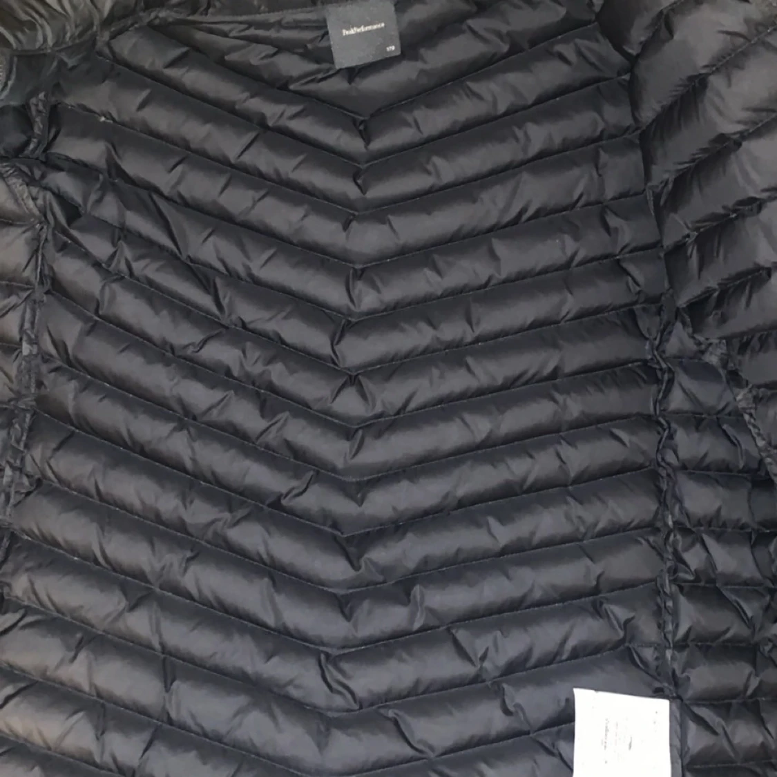 Svart dunjacka Peak Performance  - 2