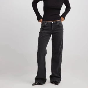 NAKD jeans - Använda en gång då de är lite för stora för mig, jätte fina och modellen är en av mina favoriter:)