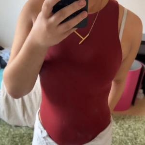 Bodysuit från Zara  - Har en unik färg, har aldrig använd den💕 dessutom den är väldigt stretching🤗