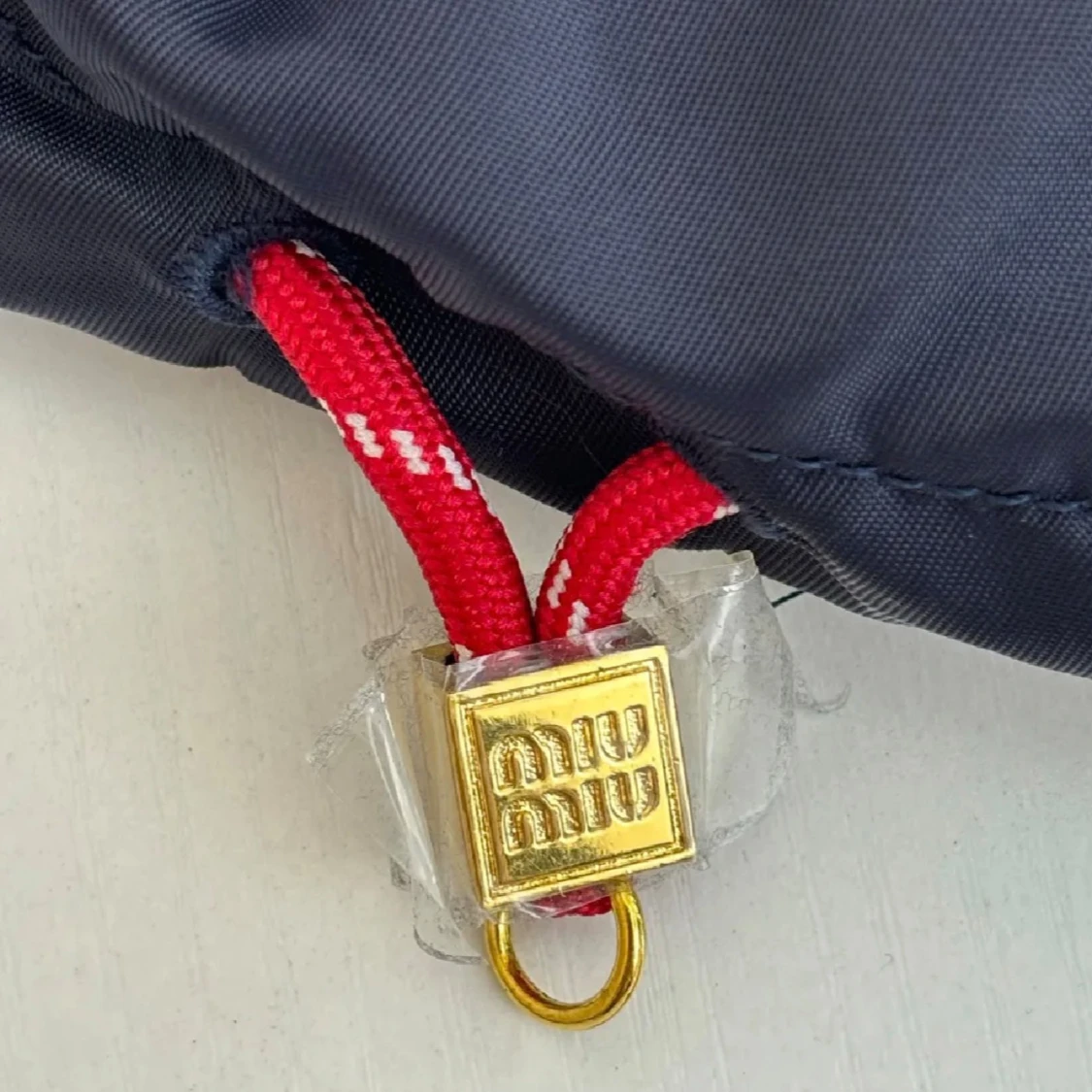 Mörkblå hoodie från Miu Miu med snörning - 2