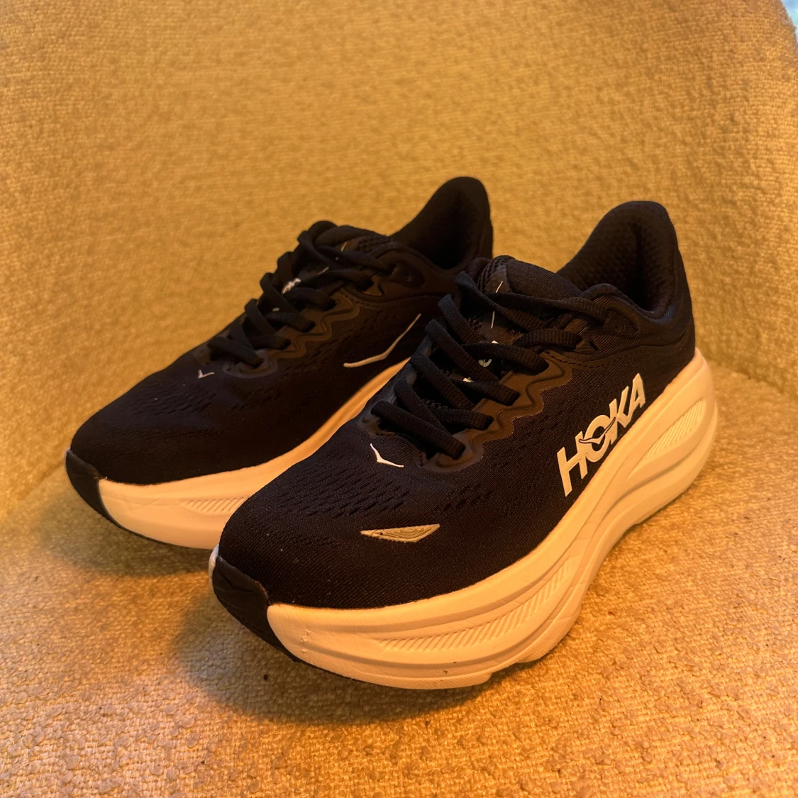 Svarta Hoka Bondi 9 sneakers strl 38