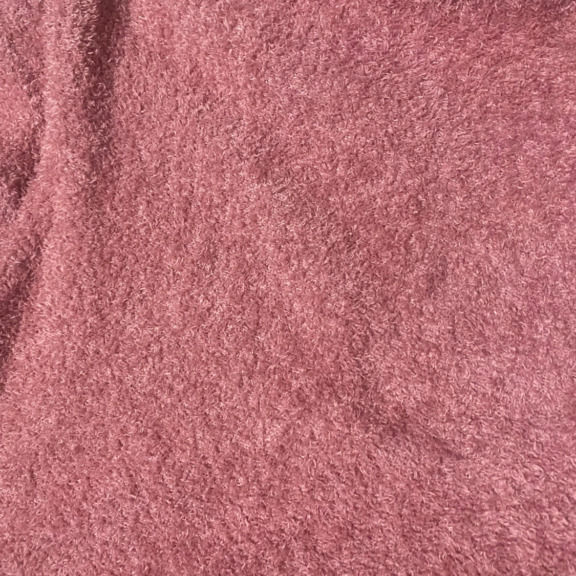 Mysig rosa hoodie i fluffigt material - 2