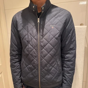 Gång jacka  - Säljer min Gant-jacka i storlek S, i rätt bra skick.