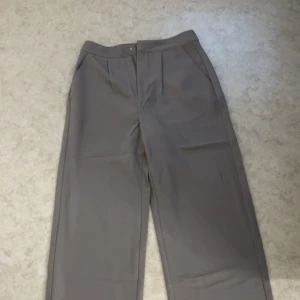 Kostym byxor  - Köpt dom på Lager 157 men dom är helt oanvända eftersom dom är alldeles för stora för mig!