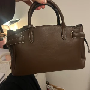 Hm väska  - Slutsåld ,knappt använd 