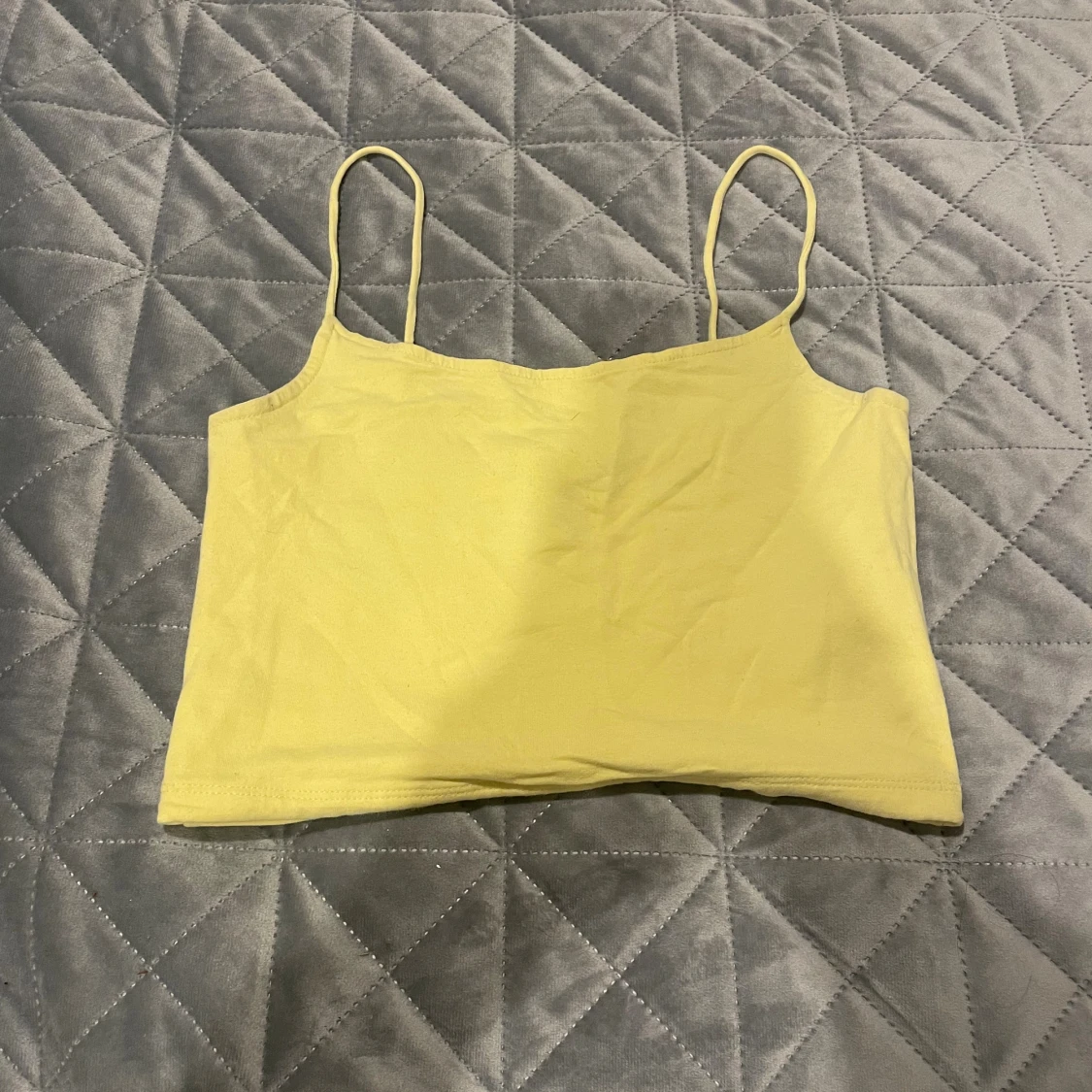 Gul linnetopp från FB Sister