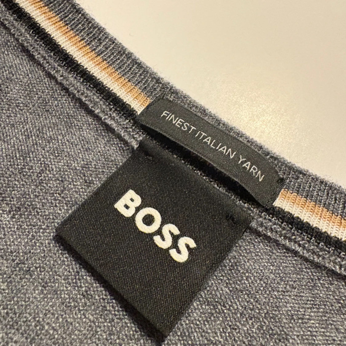 Hugboss tjocktröja  - 1