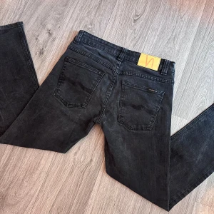 Nudie jeans - Nudie jeans | Modell Grim Tim | Super fint skick | Storlek W32 L33. 