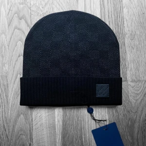 Exklusiv svart mössa - Aldrig använd tidigare