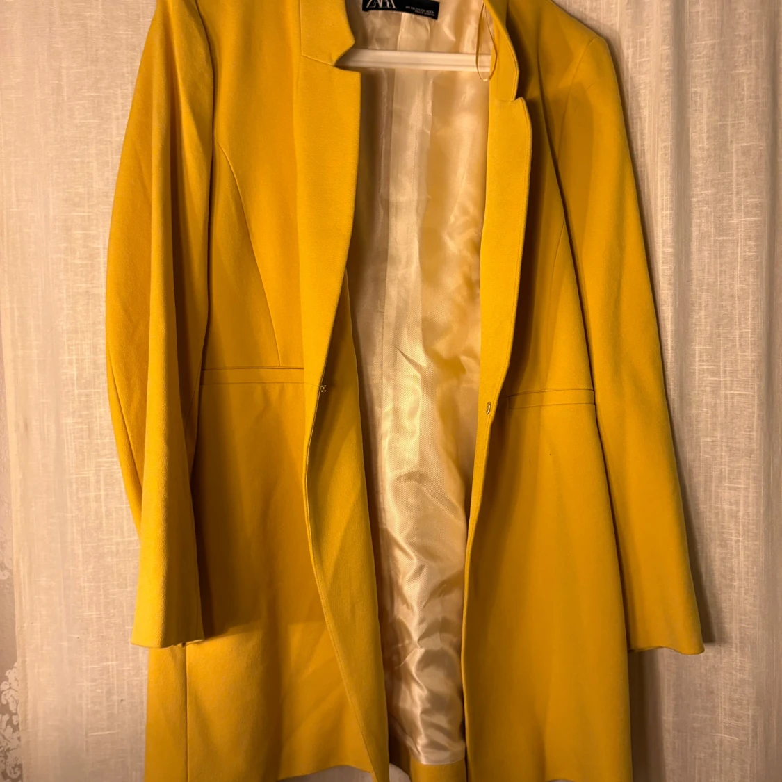 Gul kappa från Zara