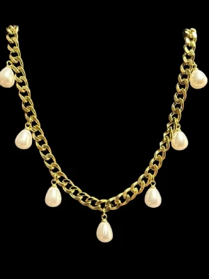 Guld halsband med pärlor - Köpte ifrån en egenföretagare, säljer pga att det aldrig används. Nyskick 