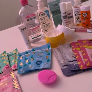 Blandad - Allt i bilden ingår i priset. Blandad mellan ny o använda. Kommer säkert lägga till mer sen 😁