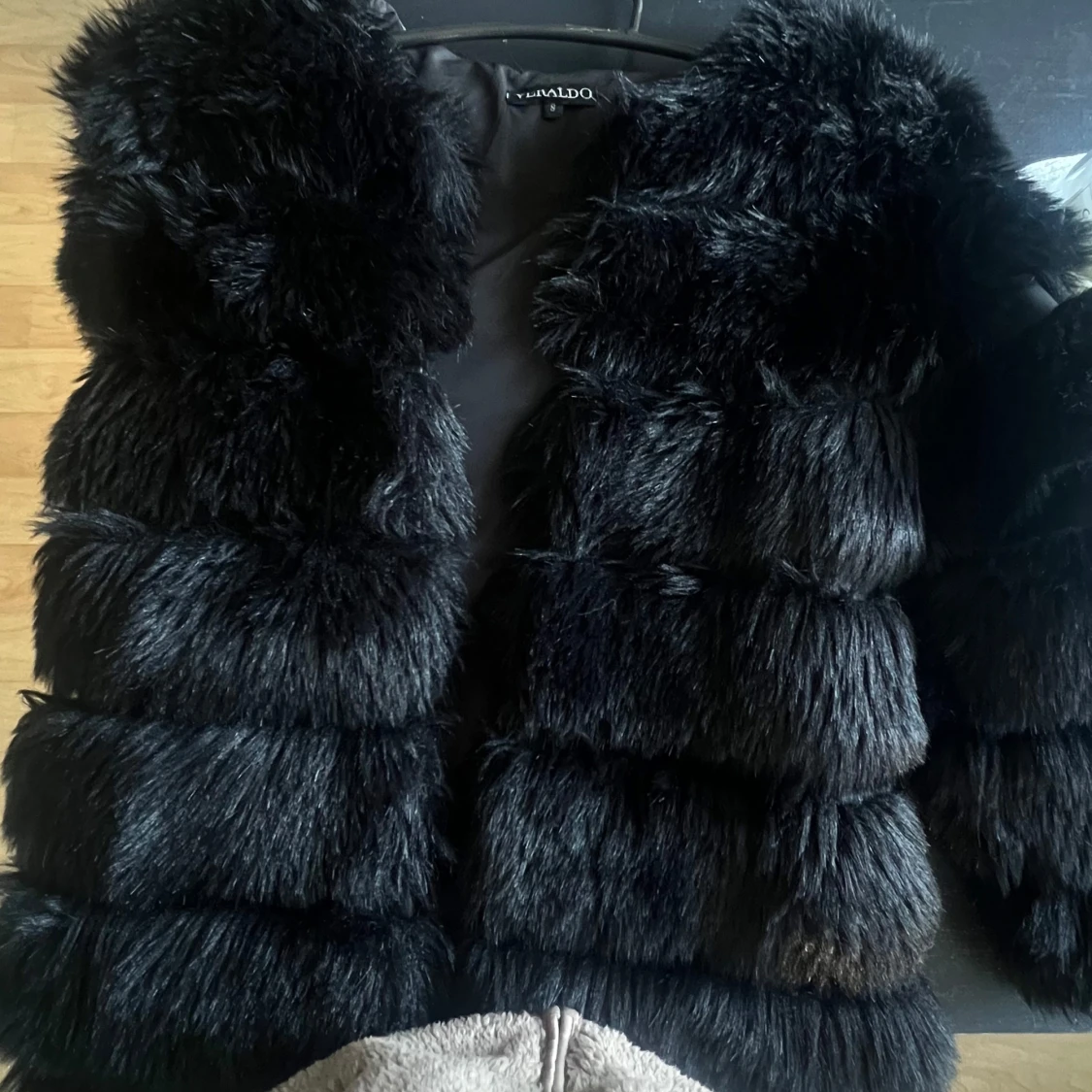 Svart pälsjacka  - 1