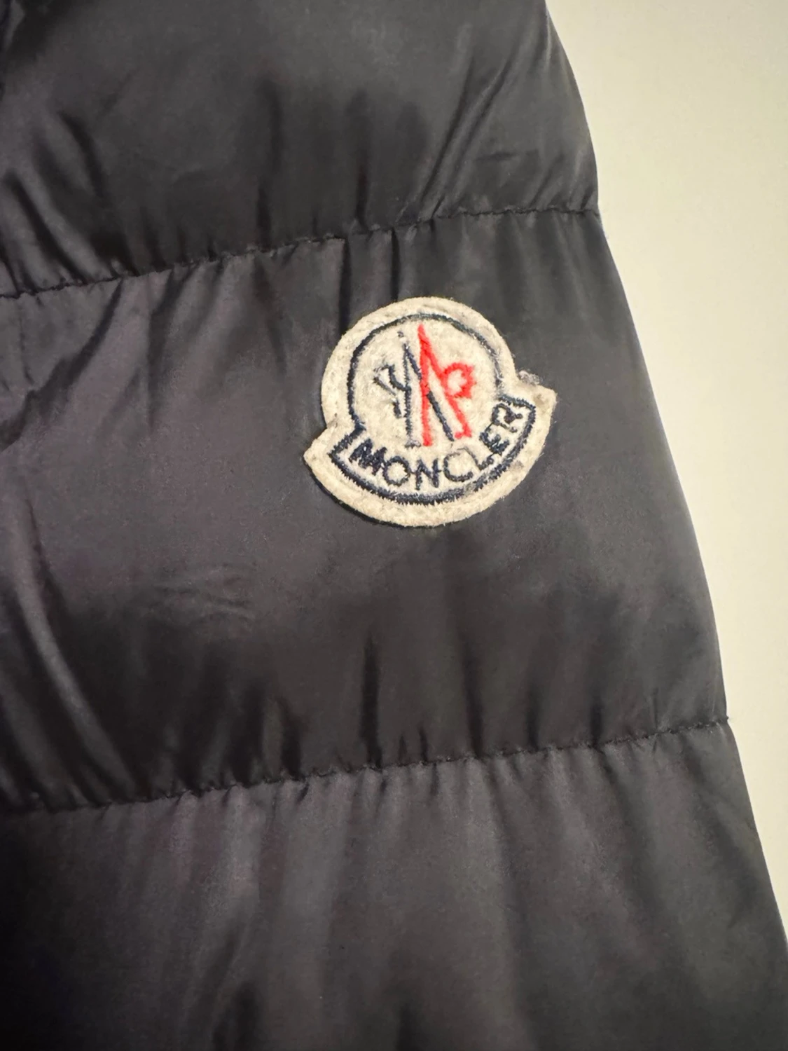 Svart lång dunjacka från Moncler - 2