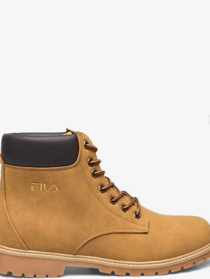 Bruna boots från Fila med snörning - Snygga bruna boots från Fila i mocka med kraftig sula och snörning framtill. Skorna har en vadderad svart kant upptill för extra komfort och en klassisk outdoor-look. Perfekta för höst och vinter när du vill ha både stil och funktion.