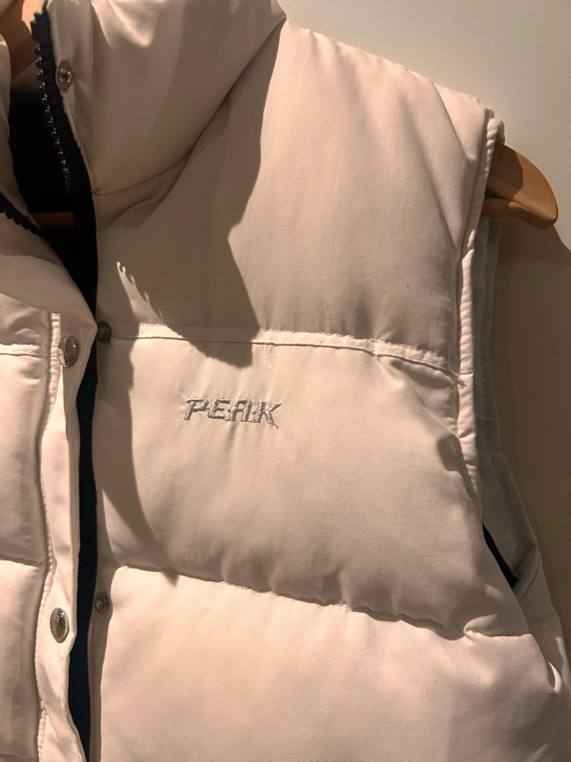 Beige dunväst från Peak Performance - 2