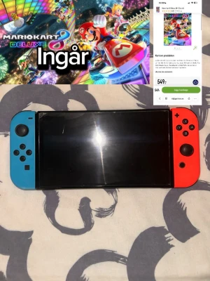 Nintendo Switch med Joy-Con och Mario Kart 8 Deluxe - Screen protector som har en spricka inte sjalva skärmen. Allt ar bra och fungerar som en ny har använd den ca 10 timmar har inte haft tid att spela. OBS ORGINAL!!!!!!