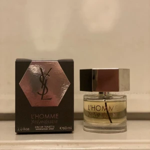 Ysl l’homme edt 60 ml - Använd ett fåtal gånger, Säljer då jag knappt använder parfymen. Ca 55 ml kvar. Nypris på kicks: 1050kr.  Hör av dig om du har några frågor!