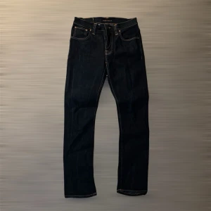 Nudie jeans - Tja! Säljer ett par Nudie jeans i storleken (31/30)-moddel Grim Tim dry navy-pris: 449kr. Skick 9/10. Vid minsta fundering hör av er!