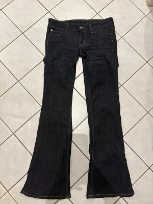 Cheap monday jeans  - Oanvända helt nya lågmidjade jeans från cheap monday! Köpte på weekday i storlek 28/30. Små i storlek och sitter som S/36.