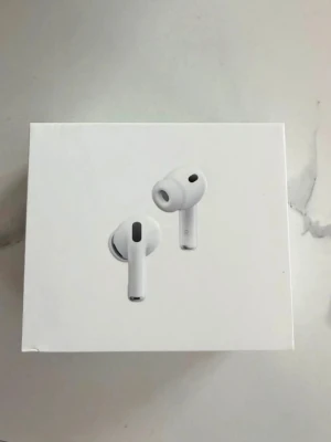 AirPods Pro 3 - AirPods Pro 3rd Generation (2025)  i mycket fint skick Säljer mina AirPods Pro 3rd Gen  som i princip är helt oanvanda - de har bara provats kort. Anledningen till försäljningen är att jag redan äger ett annat par. Originalkartong samt garanti ingår. NyPris: 2995 kr, kan eventuellt diskuteras vid snabb affär!