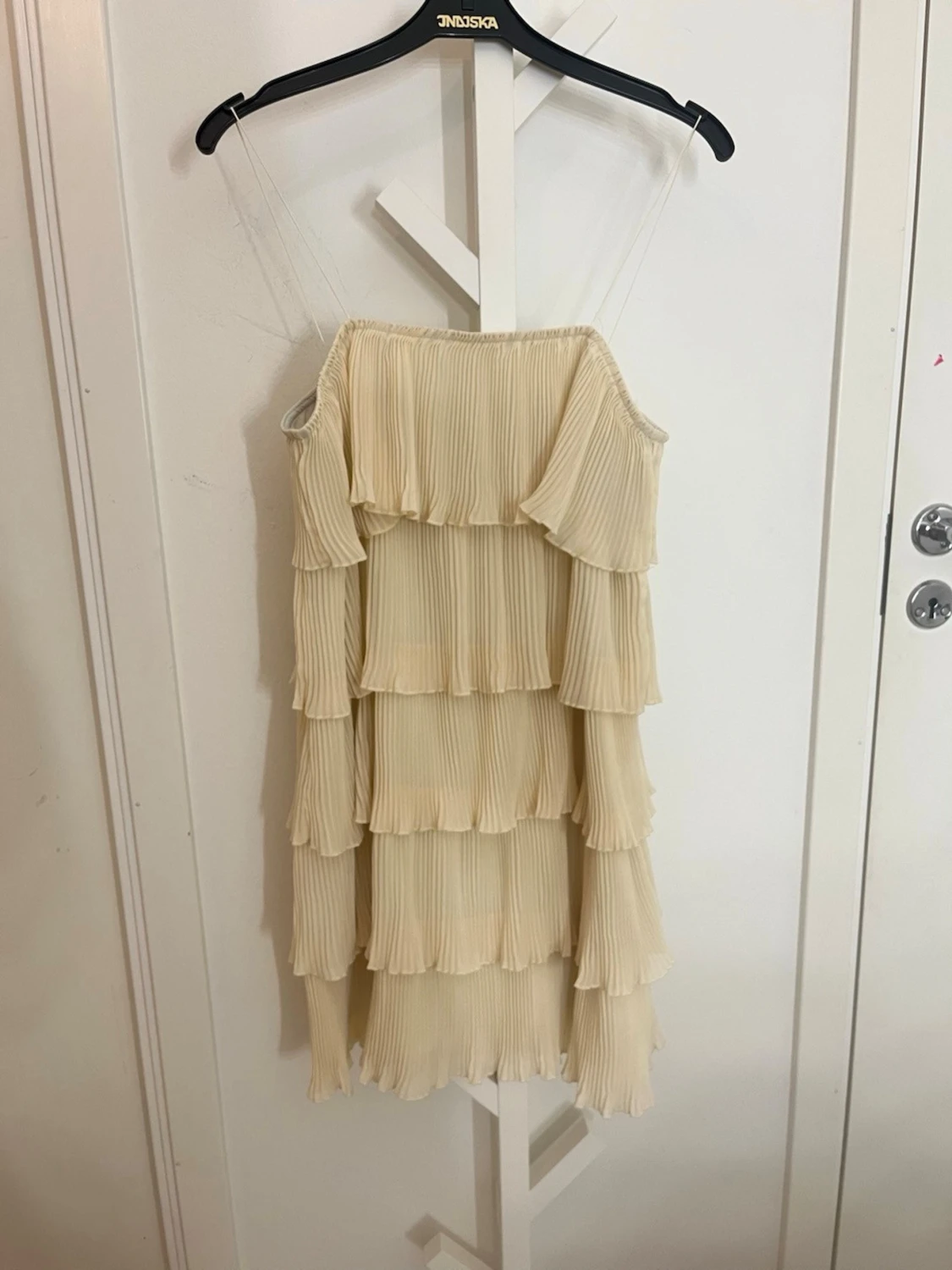 Plisserad ljus gul kortklänning