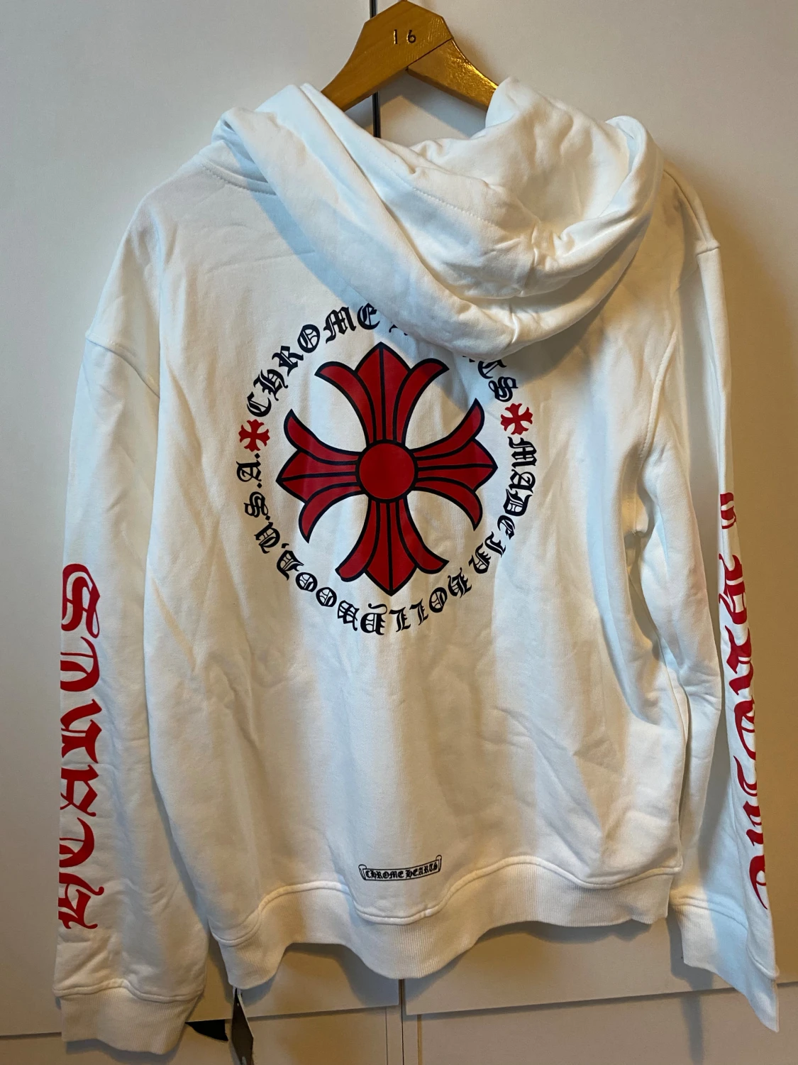Vit hoodie från Chrome Hearts med röd tryck - 1