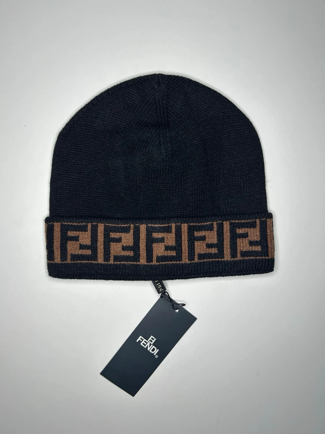 Svart Fendi mössa
