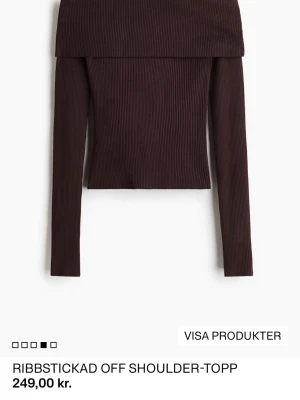 Hm offshoulder-topp - Snygg vinröd offshoulder-topp med ribbstickat material och långa ärmar. Använd 1 gång, nyskick!!❤️