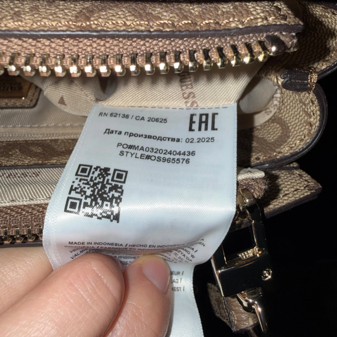 Beige handväska från Guess - 3