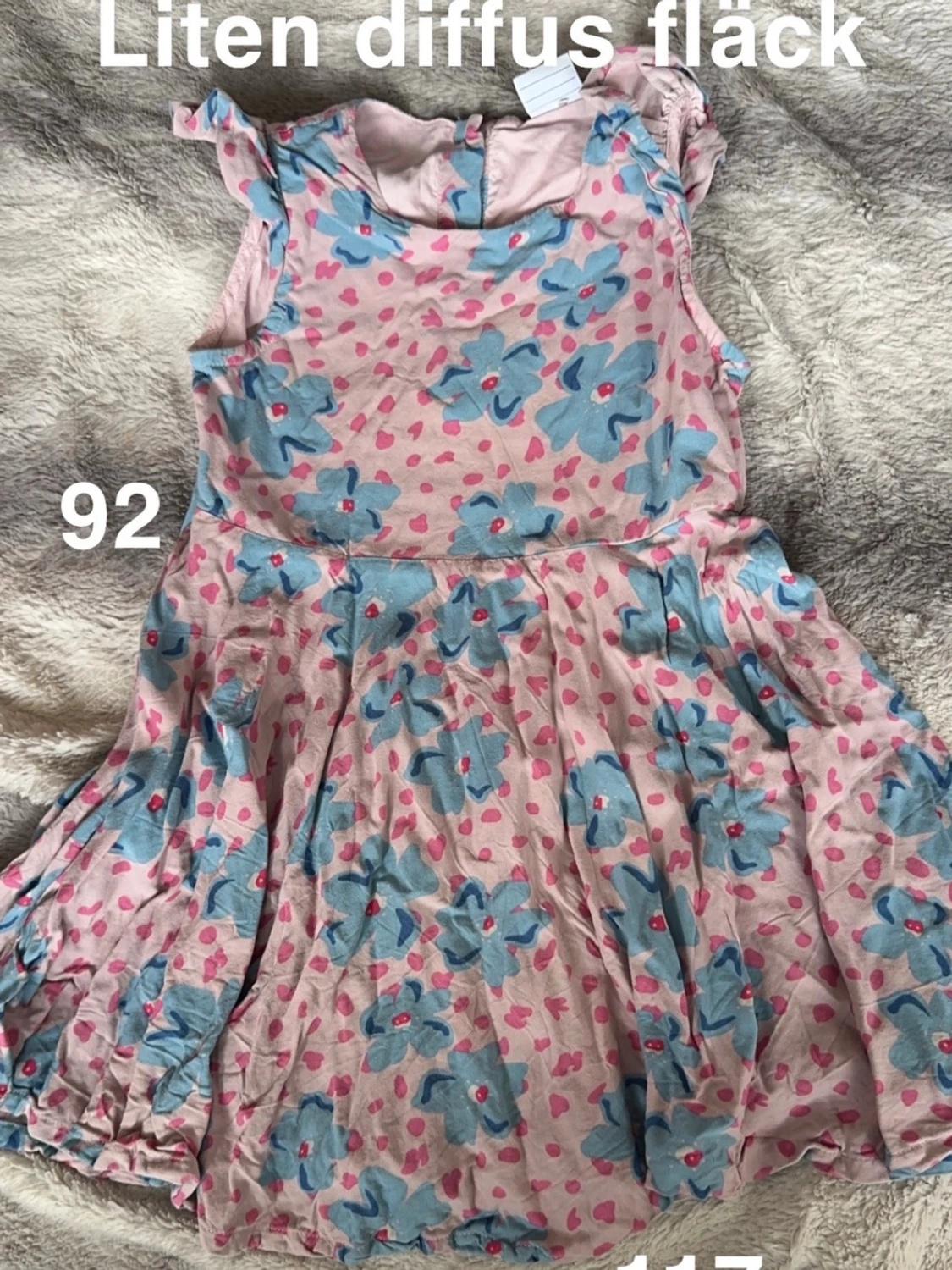 Blommig rosa barnklänning