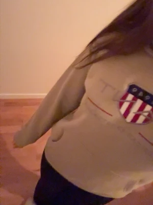  gant hoodie  - säljer den för den är förliten 💐🤍den är helt nyköpt , aldrig andvändt förutom nu på bilden