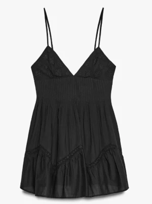 Svart Miniklänning Zara  - Svart miniklänning från Zara i helt nytt skick! Den är aldrig använd och den passar på mig som är en S/M. Nypris: 400kr