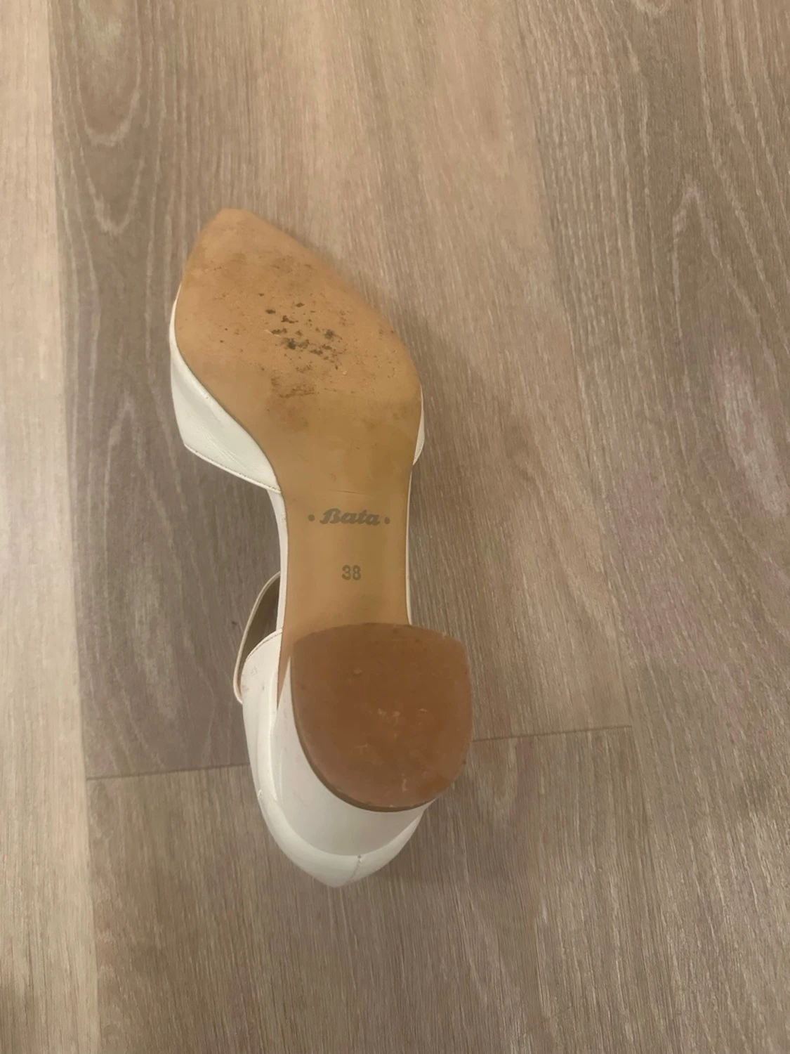 Vita pumps med blockklack från Bata - 3