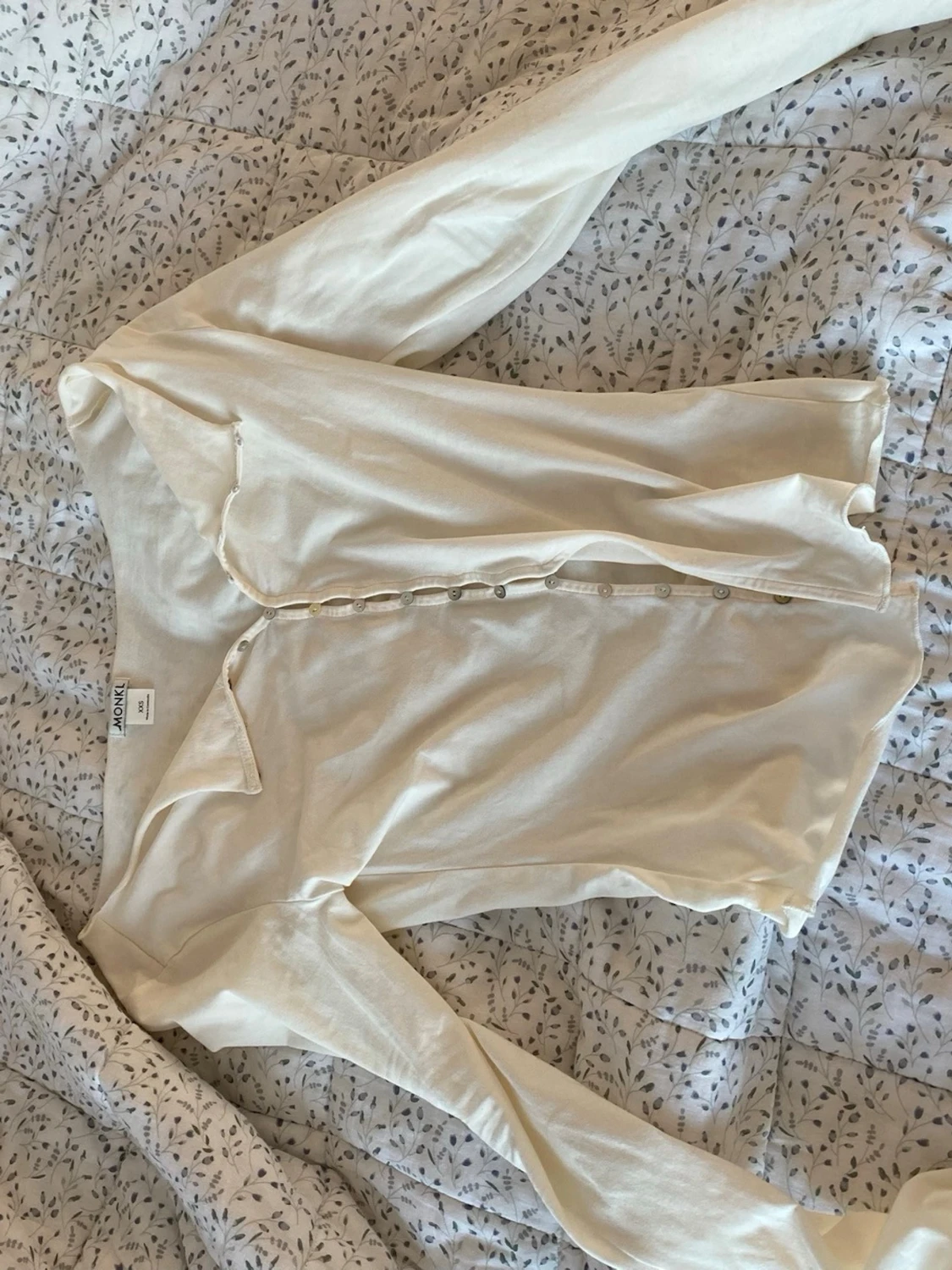 Ljusbeige kofta från Monki