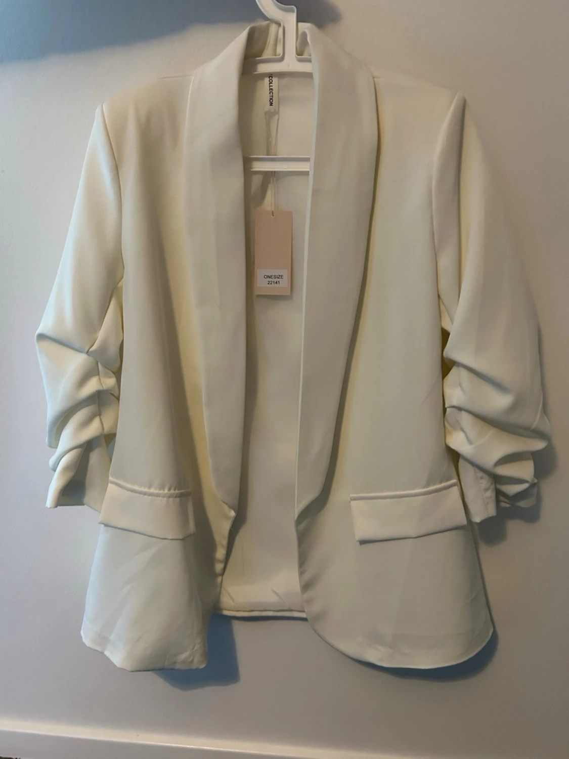 Vit kavaj med fickor från Collection