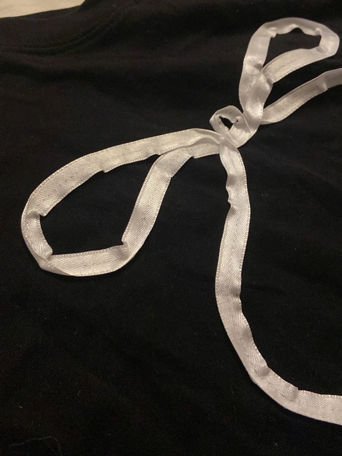 Svart t-shirt med rosettdetalj från Divided - 2