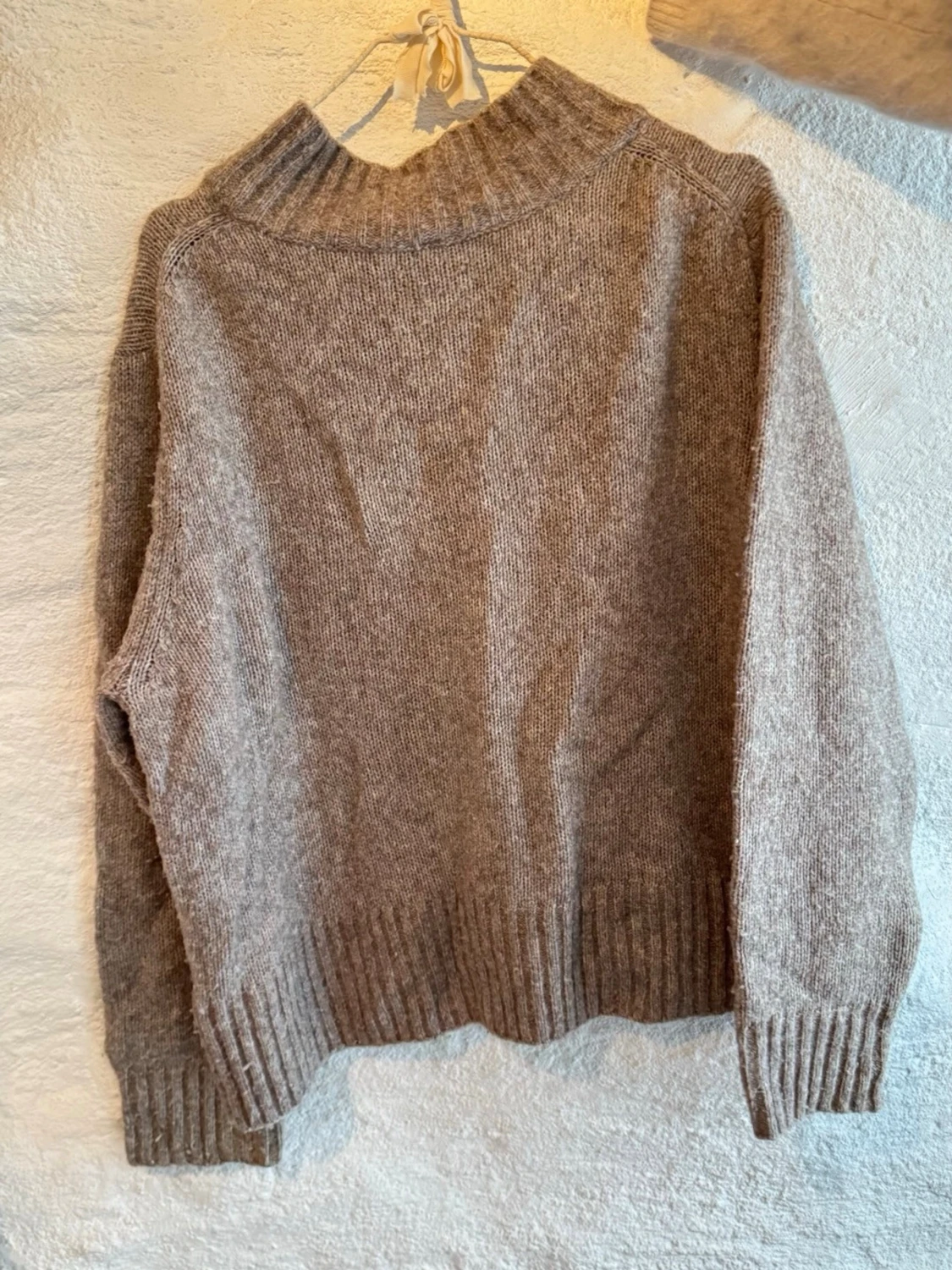 Beige stickad polotröja - 1