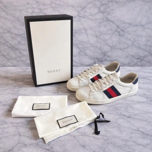 Gucci ace - Gucci Ace i ett mycket bra skick utan defekter. Skick 9/10. Hör av er om ni har frågor eller funderingar❕