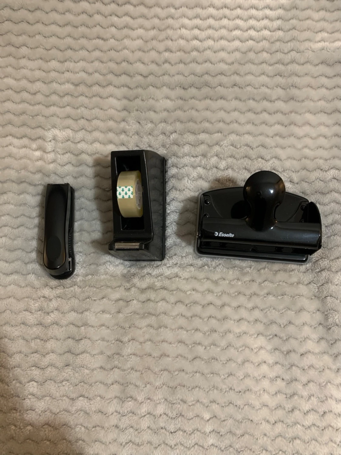 Hålslag, tejprulle, häftapparat och häftborttagare - 3