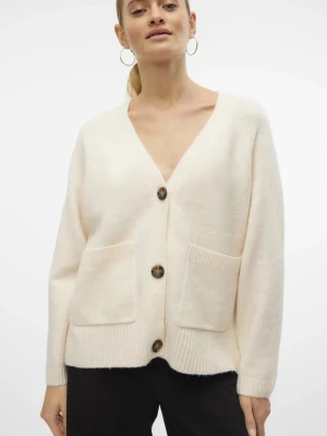 vit kofta med stora knappar - Jätte fin vit kofta med stora knappar. Har används 2-3 och är i bra skick! Säljer på grund av att den inte kommer till användning.