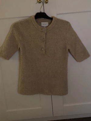 Beige stickad tröja H&M Edition - Superfin beige stickad tröja i Mohair från HM 💞 använd kanske en gång.
