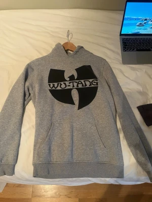 Wu tang hoodie - Cool hoodie i storlek S. Wu tang clan merch