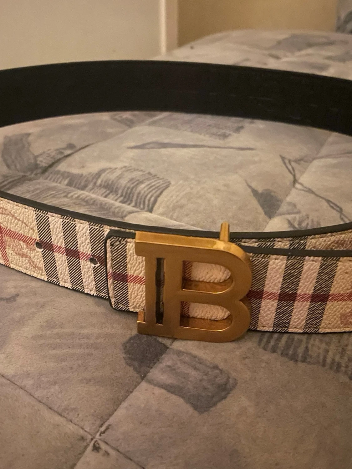 Rutig beige bälte med guldspänne - 1