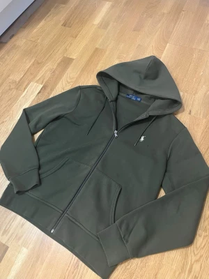 Polo kofta  - En riktig skön och stilren kofta, nypris 1,200kr