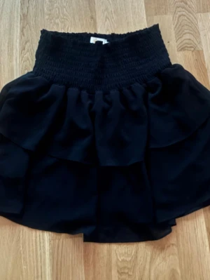 Kjol från Chelsea  - Super fin kjol från Chelsea, i nyskick använd 1-2 gånger 