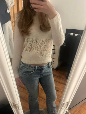 Y2k ginatricot jeans - Super snygga jeans ifrån ginatricot i storlek 36. Ny pris 500kr säljer för 350kr, pris kan diskuteras😇använda max 3 gånger och inga defekter!