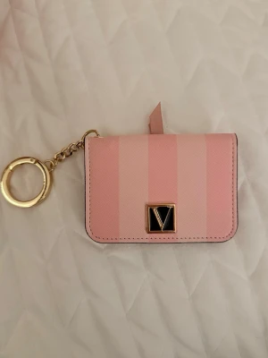 Victoria’s secret plånbok  - Plånbok från Victoria’s secret i jättebra skick! 