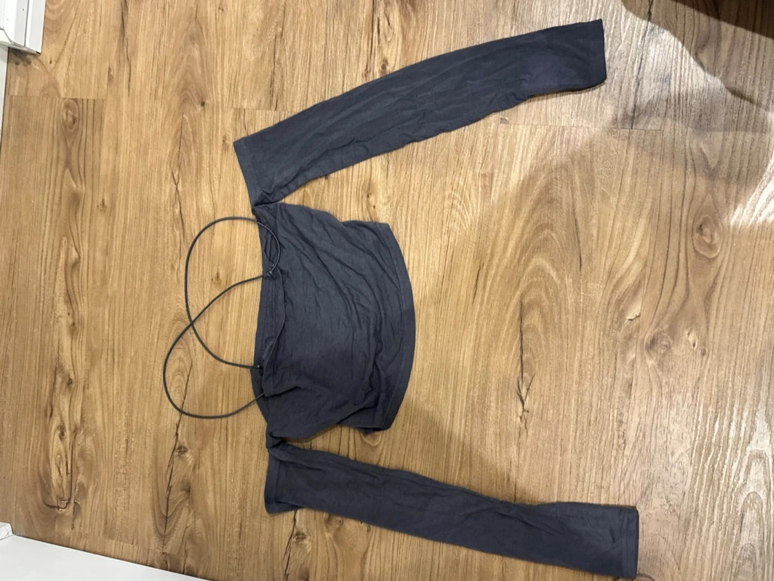 Mörkgrå offshoulder topp från Dazy - 1