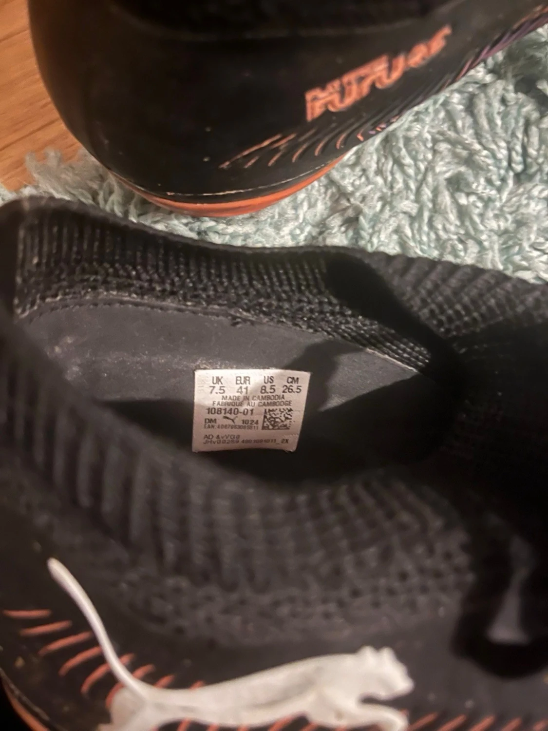 Puma fotbollsskor i svart och orange - 4